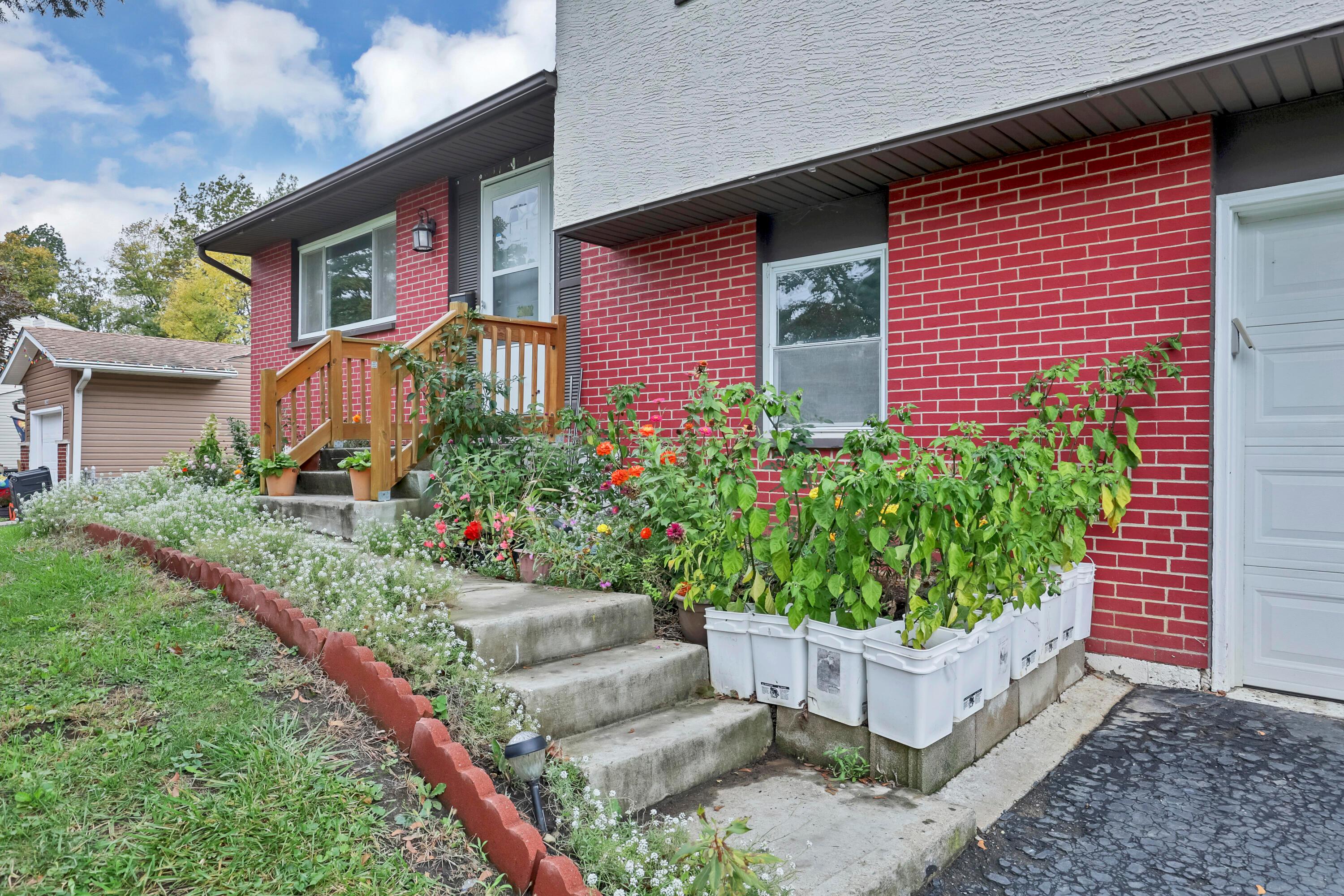 1256 Thurell Road Columbus, OH 43229 - Photo 3 of 58 Gallery Image 3