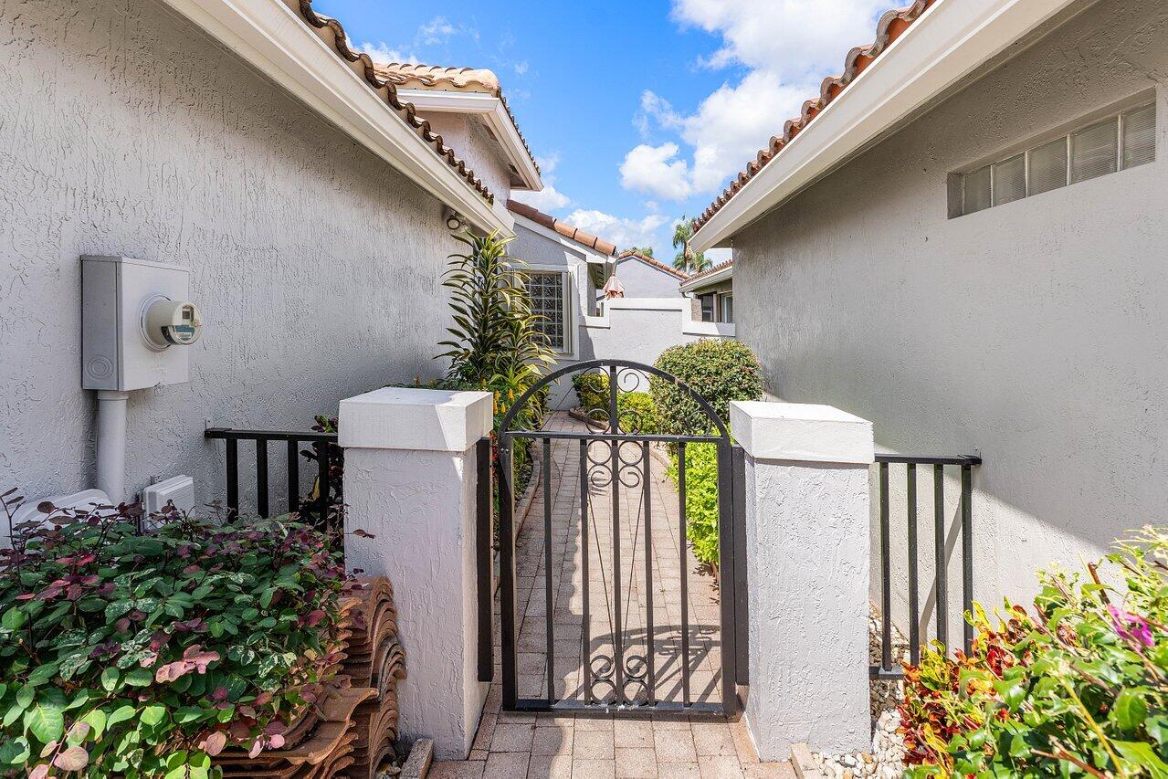 7338 Chorale Road Boynton Beach, FL 33437 - Photo 3 of 23 004-7338ChoraleRoad-BoyntonBeach-FL-3343