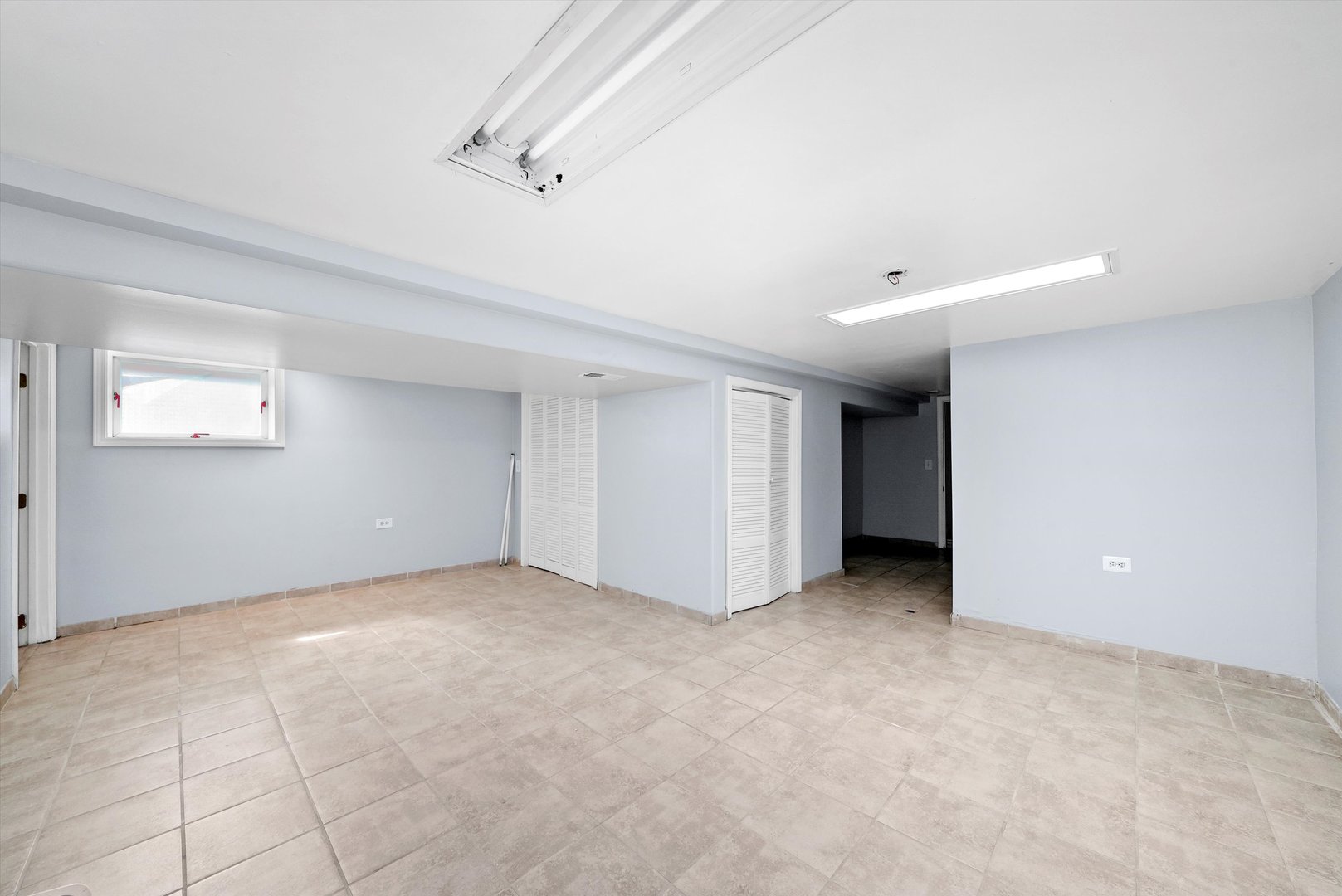 3604 West 65th Place Chicago, IL 60629 - Photo 13 of 27 an empty room with windows