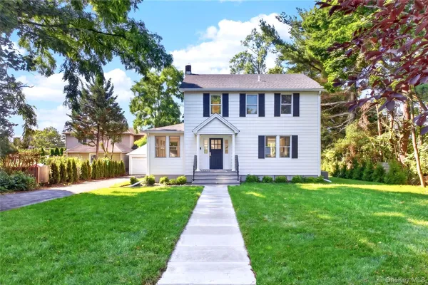 $1,495,000 | 118 Willow Street, Roslyn Heights, NY 11577