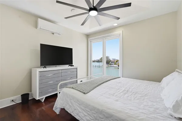 $3,495,000 | 42 Midway Island, Clearwater, FL 33767