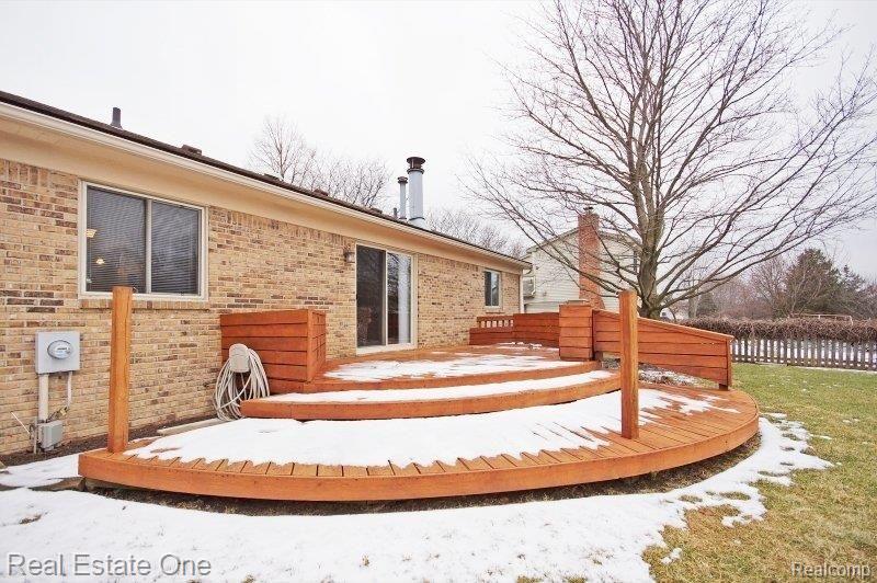 40584 East Mill Rd Court Novi, MI 48375 - Photo 20 of 25 Multi-Tiered Deck
