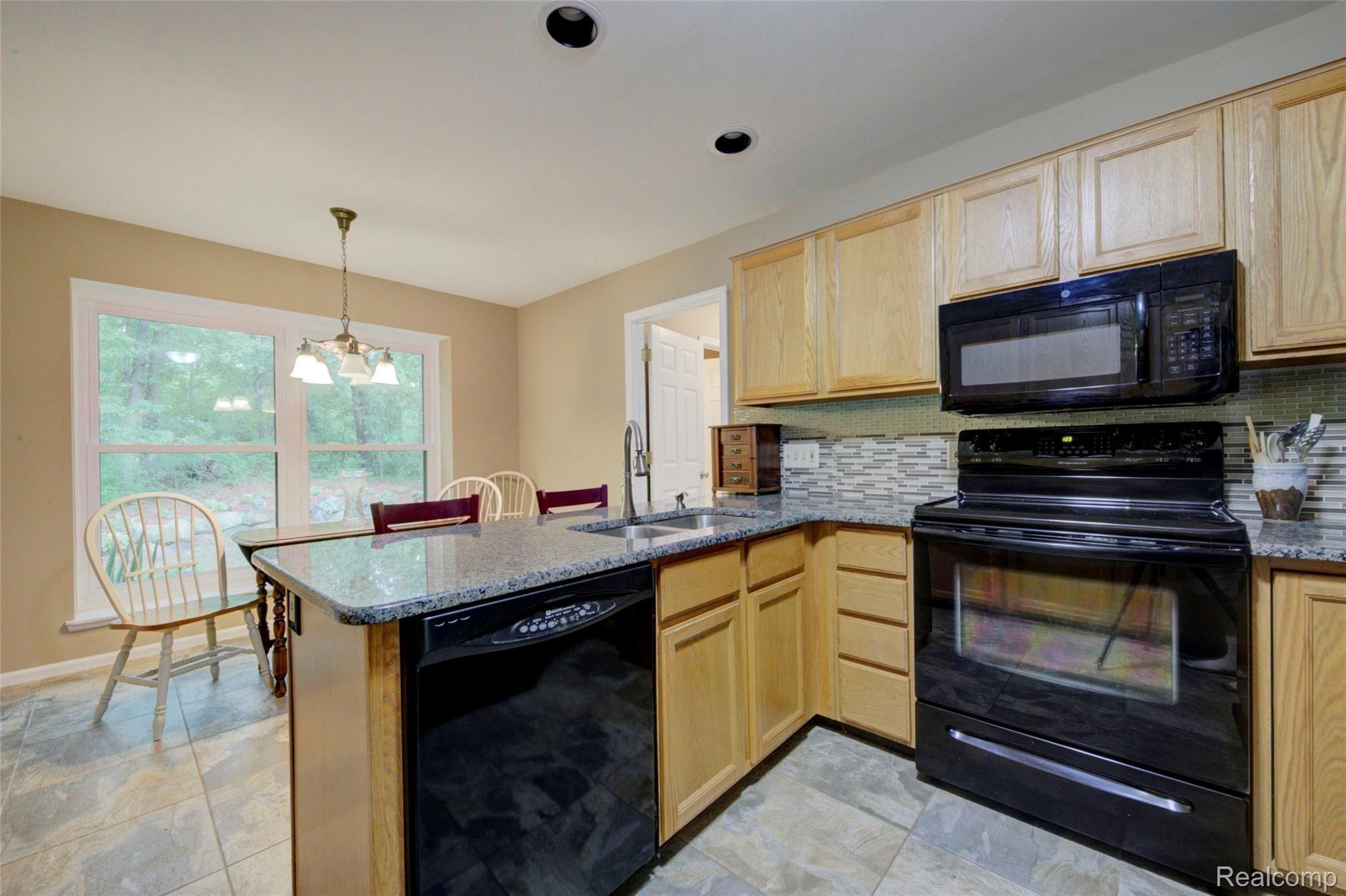 8164 Rattalee Lake Road Clarkston, MI 48348 - Photo 26 of 96 4H8B0426_7_8.jpg
