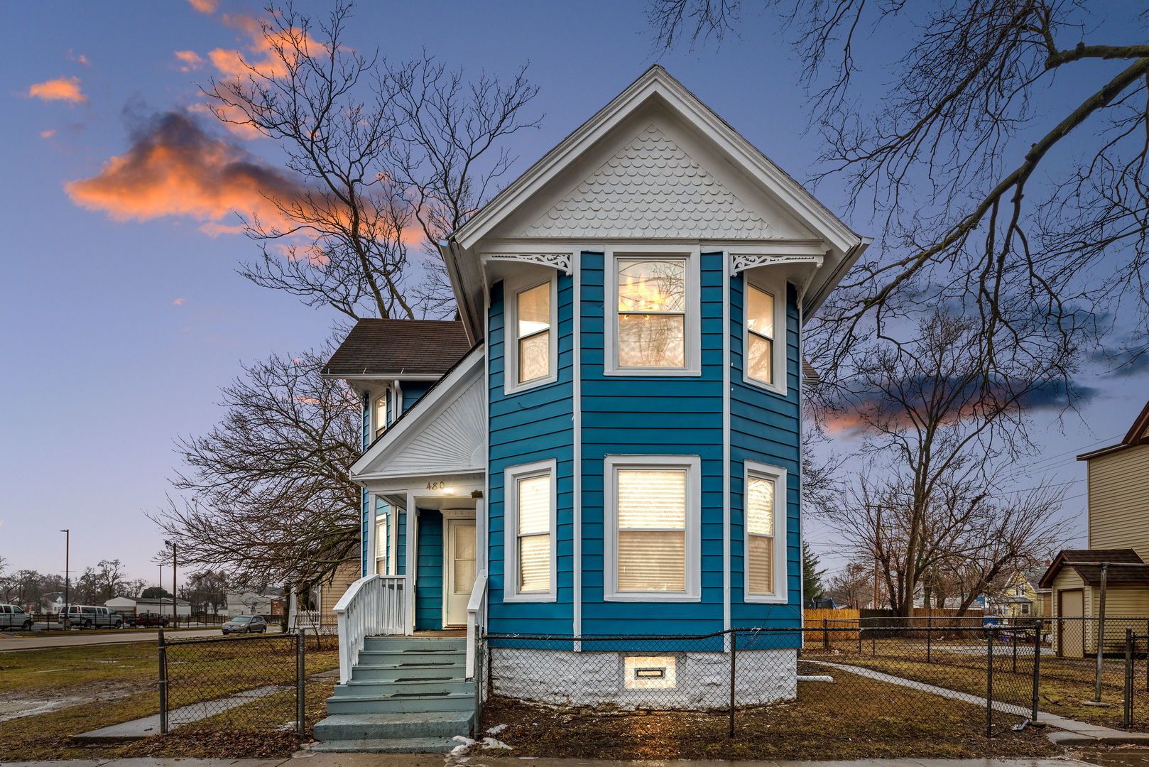 a view of a house with a yard