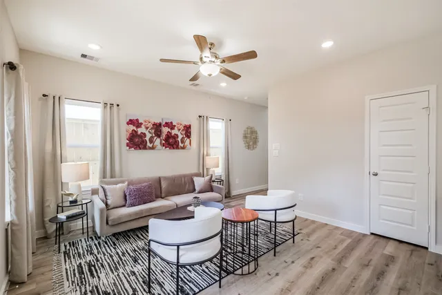 $2,100 | 14906 Eagle Feather Ct., Houston, TX 77090