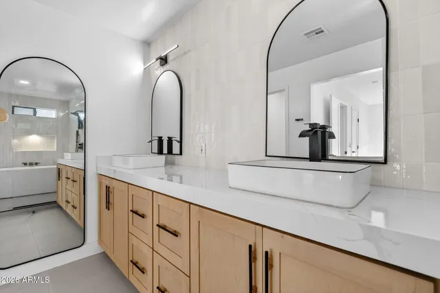 a view of empty room with wooden floor and ceiling fan