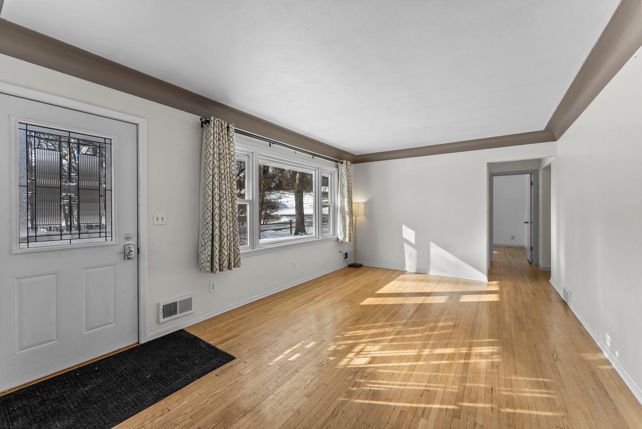 11832 Crawford Road West Minnetonka, MN 55343 - Photo 4 of 48