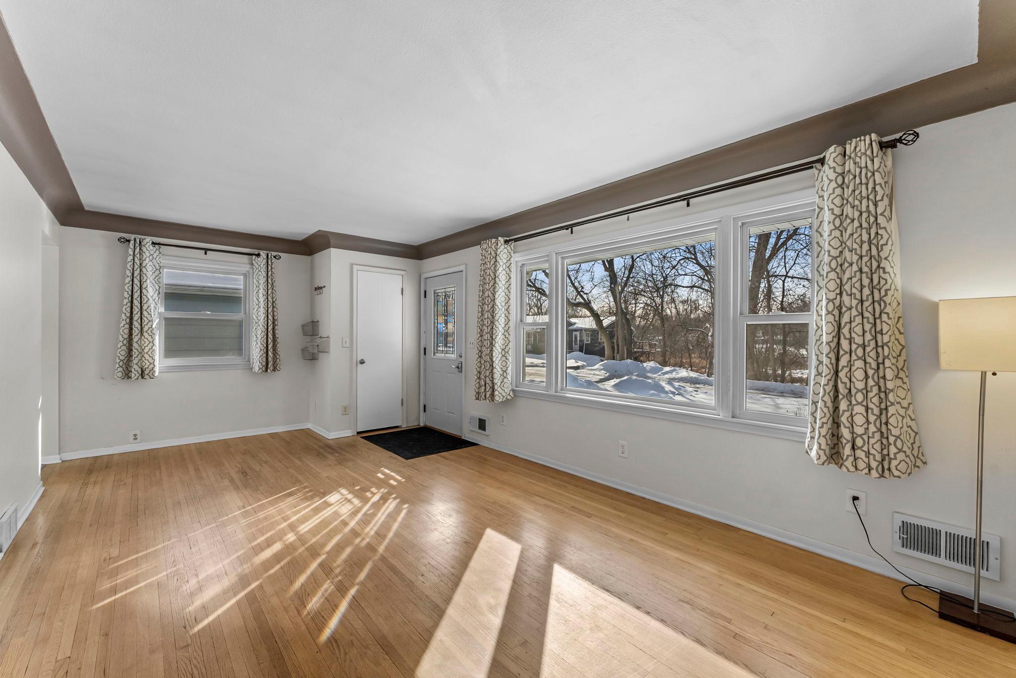 11832 Crawford Road West Minnetonka, MN 55343 - Photo 5 of 48