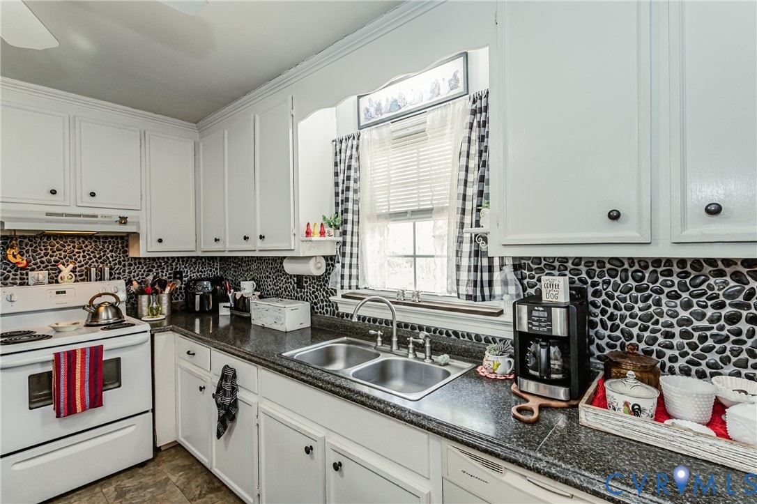 8225 Old Roxbury Road Quinton, VA 23141 - Photo 15 of 48