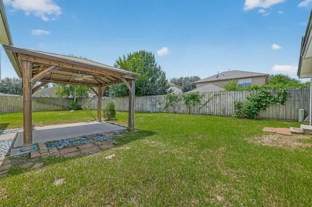 a view of a house with backyard and porch