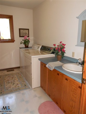 8235 Lakeshore Road Fort Gratiot, MI 48059 - Photo 17 of 19 31108951-16.JPG