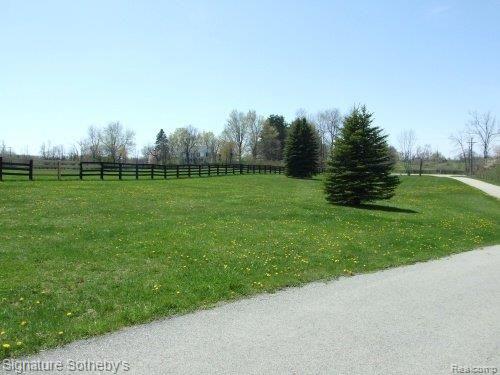 5560 Hosner Road Oxford, MI 48370 - Photo 2 of 23 Driveway-Front Yard