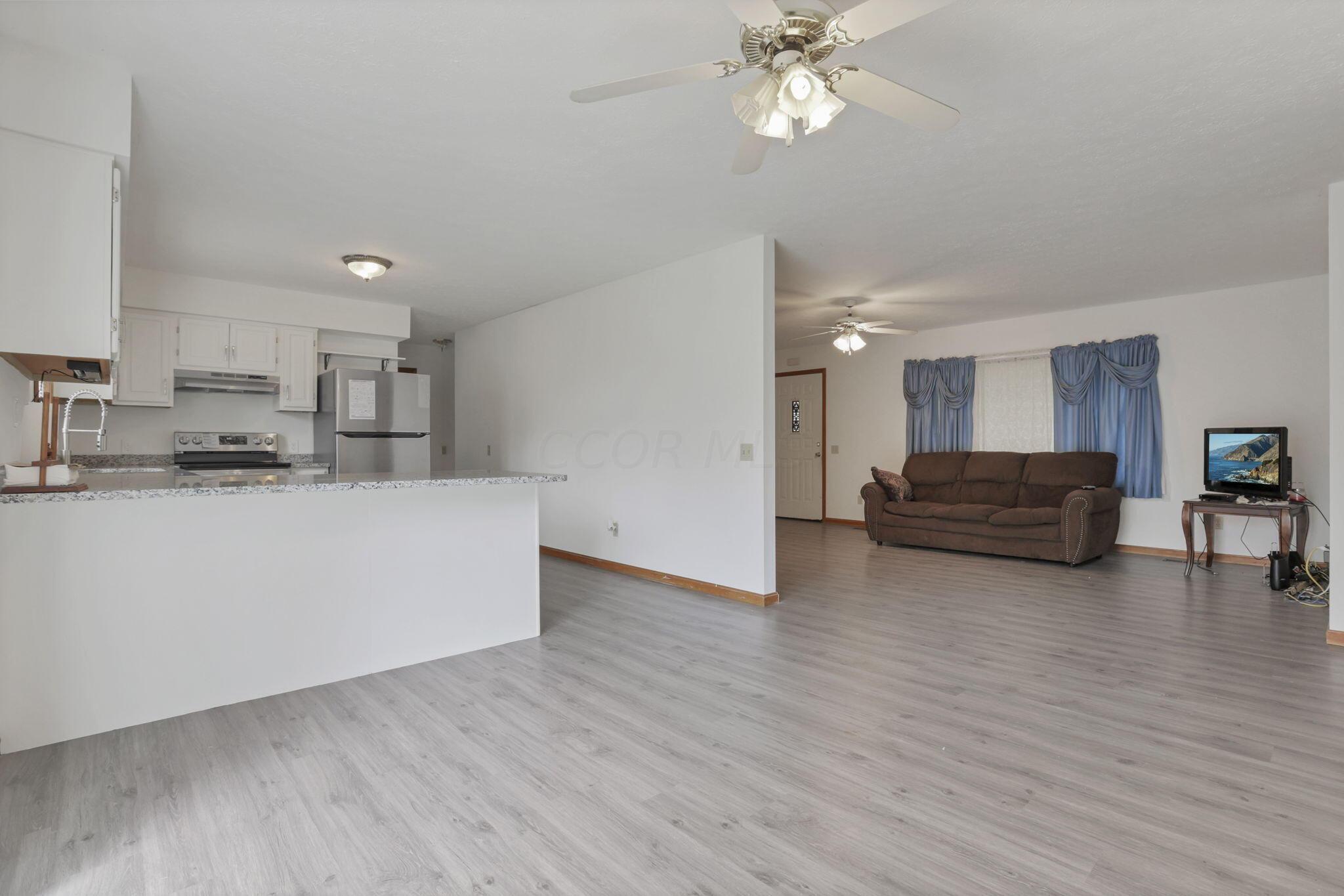 5807 Beecher Road Pataskala, OH 43062 - Photo 13 of 38 13-web-or-mls-0V3A4817