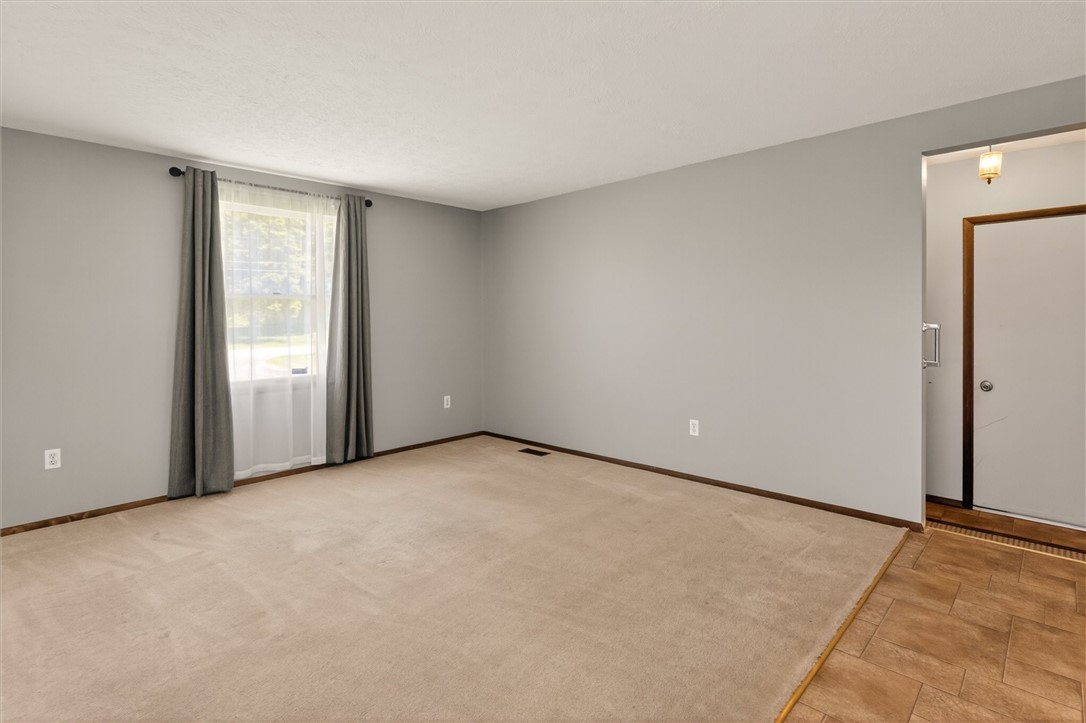 118 Wickens Road Chili, NY 14546 - Photo 7 of 50