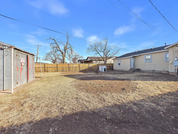 a view of back yard of the house