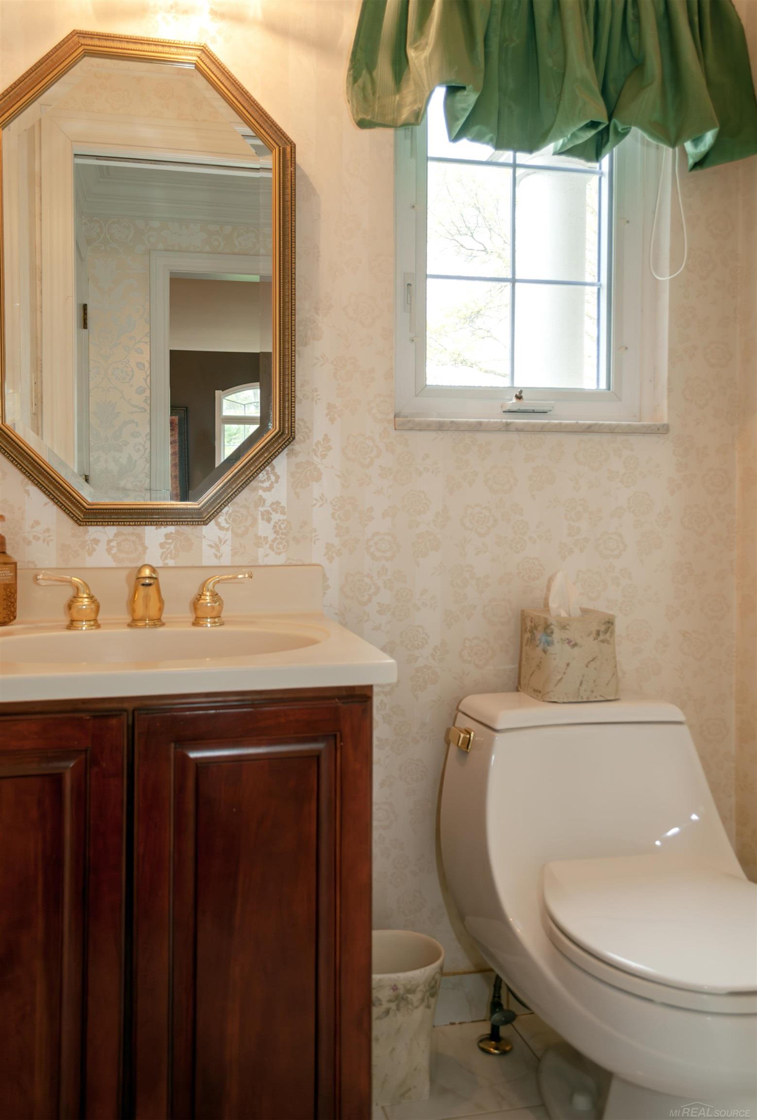1010 Canterbury Road Grosse Pointe Woods, MI 48236 - Photo 32 of 65