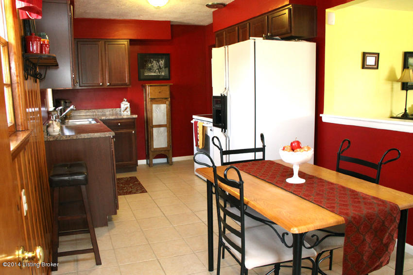5409 Layne Road Louisville, KY 40219 - Photo 3 of 35 Stunning eat-in kitchen semi-open to living room!