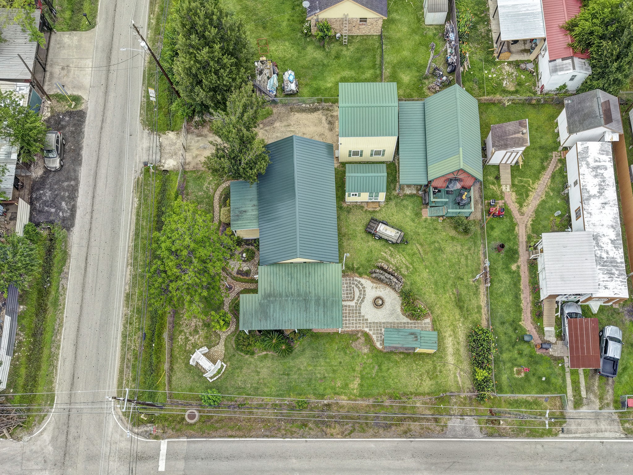 639 Manor Street Houston, TX 77015 - Photo 29 of 42 Ariel view of the 11,000 sq ft corner lot with oversized garage with loft space, and 1 bedroom 1 bath guest cottage & 2 bedroom 1 bath primary home.