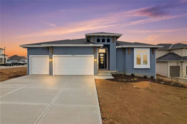 $918,515 | 22005 West 99th Terrace, Lenexa, KS 66220