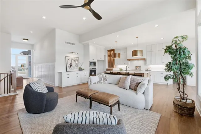 $899,950 | 22005 West 99th Terrace, Lenexa, KS 66220