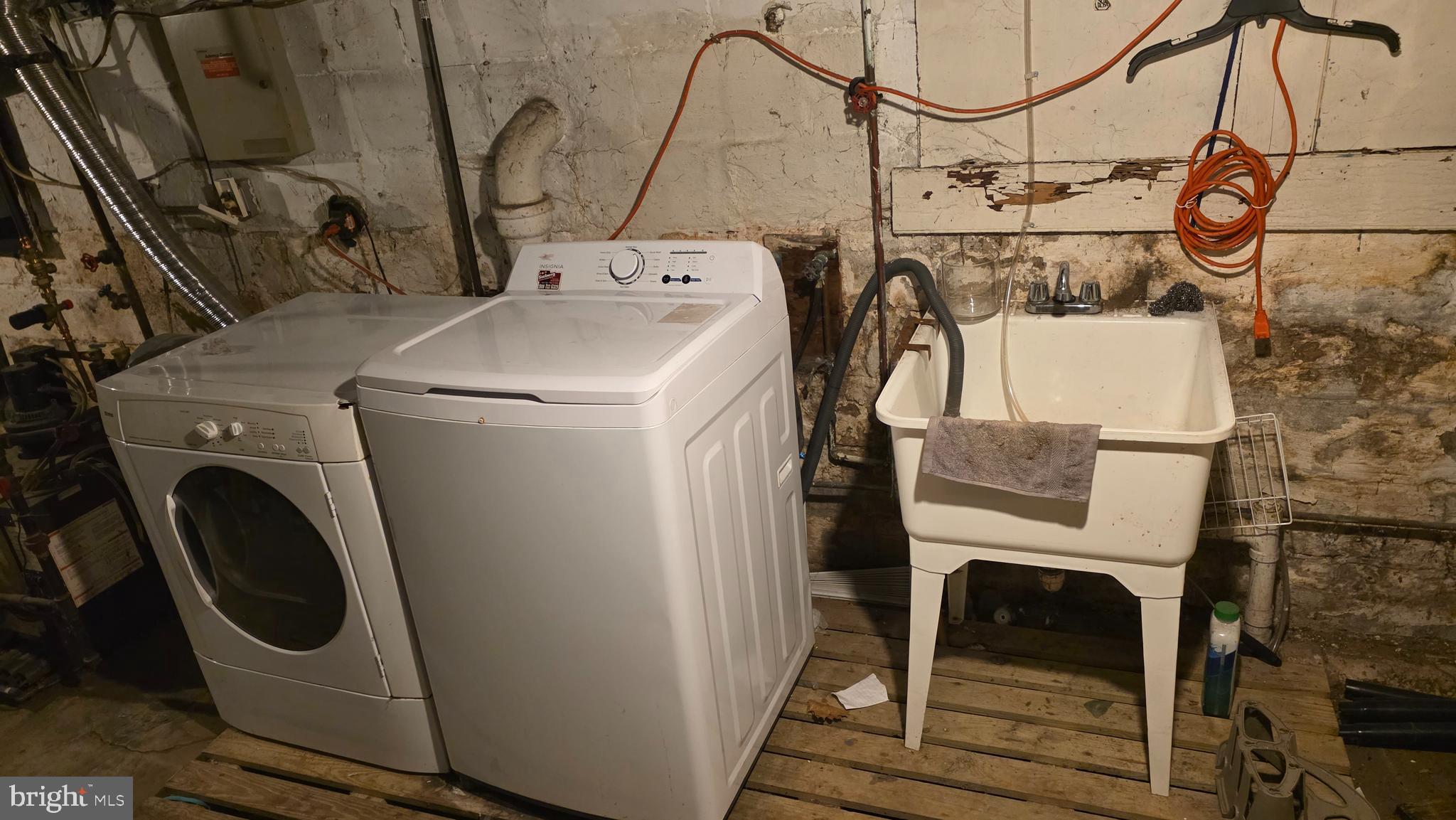 1021 William Street, Unit 1 Hamilton, NJ 08610 - Photo 13 of 13 a utility room with dryer and washer