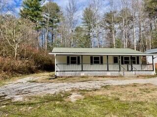 772 Sandy Ridge Road Campton, KY 41301 - Photo 2 of 21 House Left