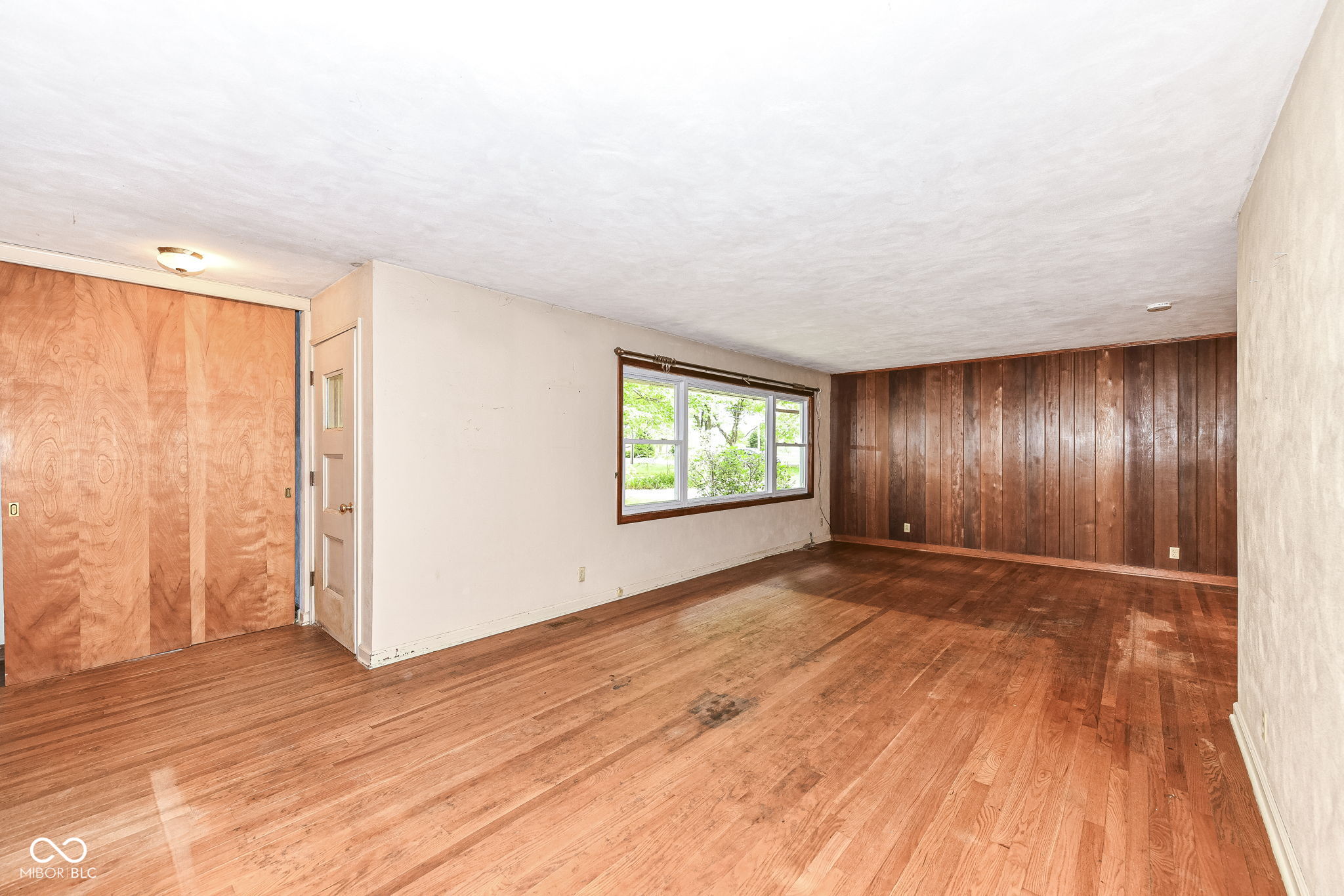 832 South Pendleton Avenue Pendleton, IN 46064 - Photo 2 of 29