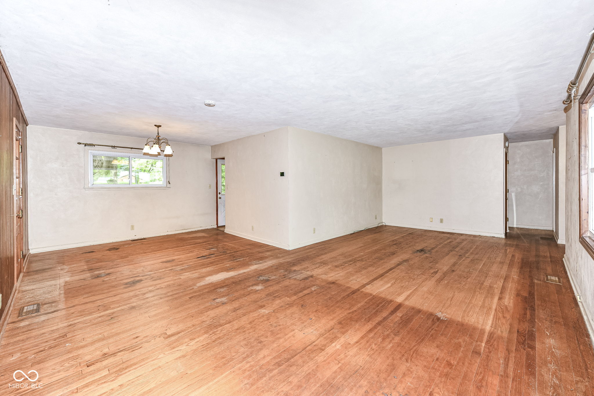 832 South Pendleton Avenue Pendleton, IN 46064 - Photo 3 of 29