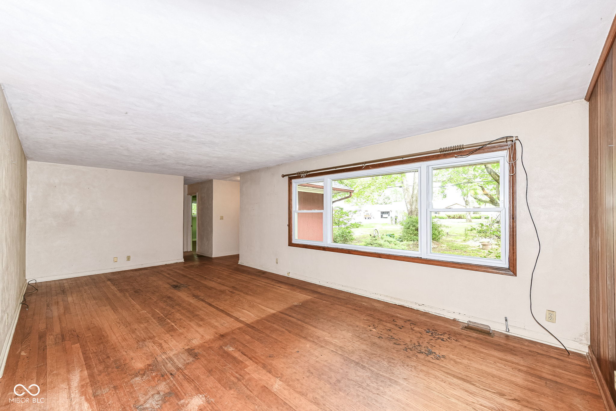 832 South Pendleton Avenue Pendleton, IN 46064 - Photo 4 of 29