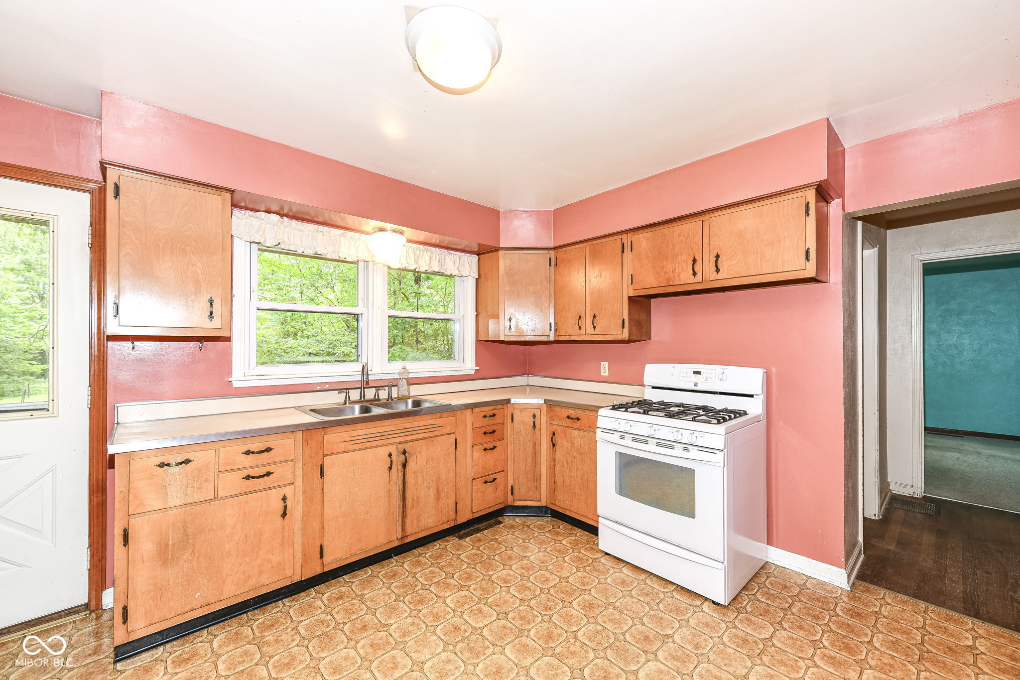 832 South Pendleton Avenue Pendleton, IN 46064 - Photo 8 of 29