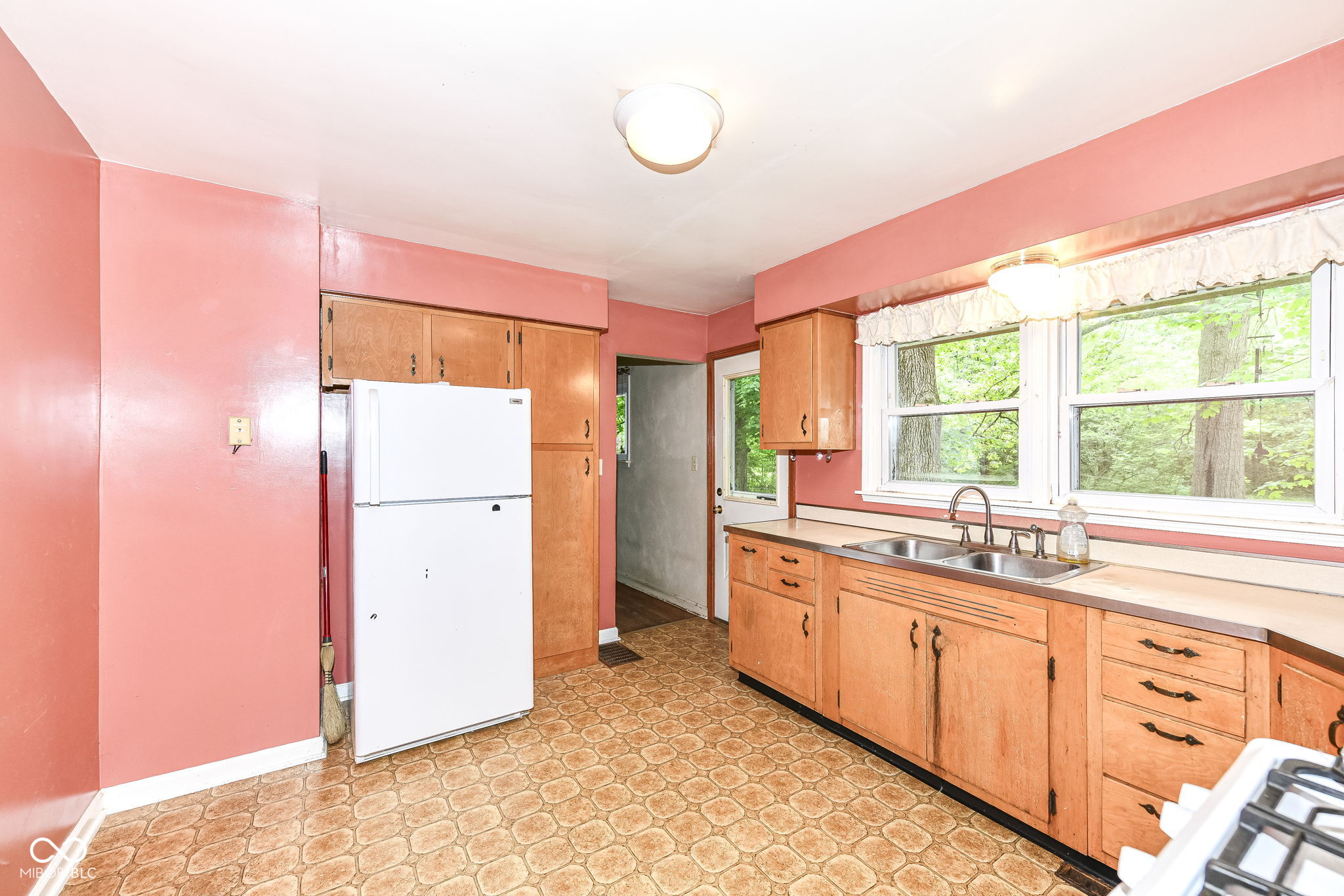 832 South Pendleton Avenue Pendleton, IN 46064 - Photo 10 of 29