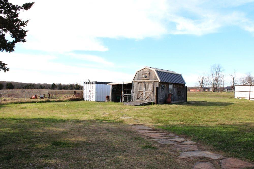 10780 County Road 3707 Wills Point, TX 75169 - Photo 10 of 34 a view of a big room with a big yard and large trees