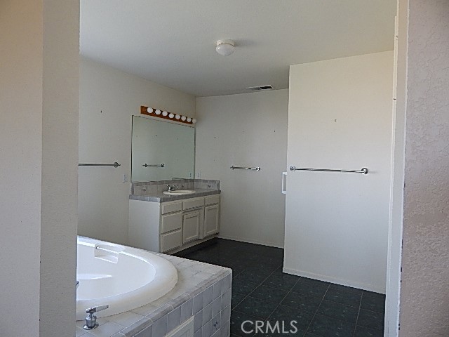 2905 Harden Avenue Corning, CA 96021 - Photo 7 of 26 a room with a washer and dryer