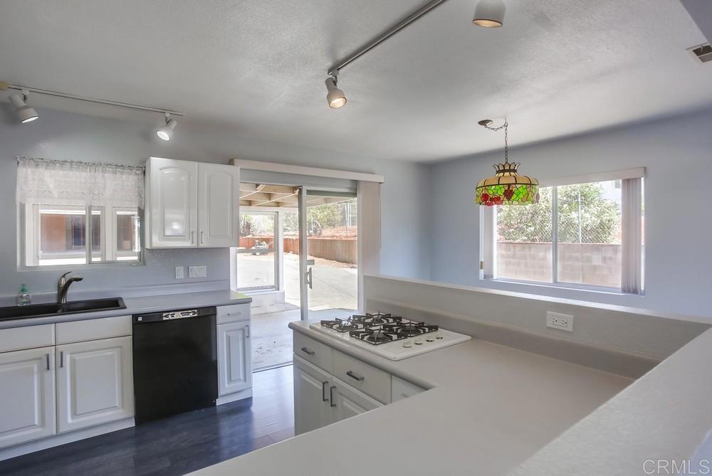 2010 Alessandro Trail Vista, CA 92084 - Photo 11 of 23