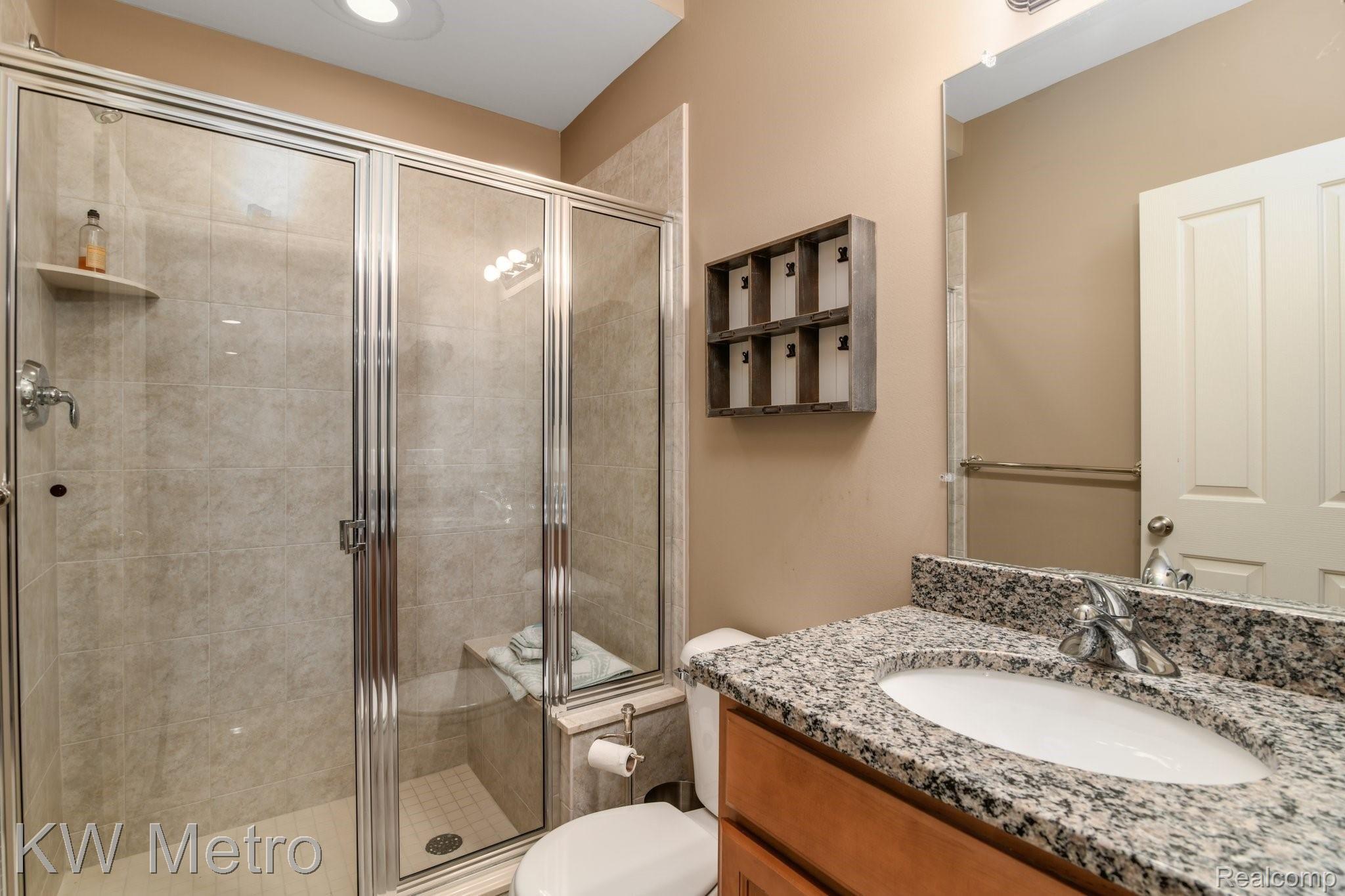 687 Mountain Circle Rochester, MI 48306 - Photo 27 of 40 27-web-or-mls-687 Mountain Circle - Rochester Hills023.jpg