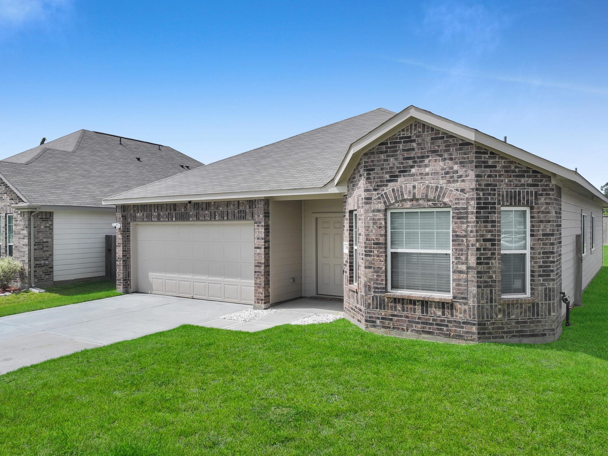 398 Shoreview Drive Conroe, TX 77303 - Photo 2 of 33
