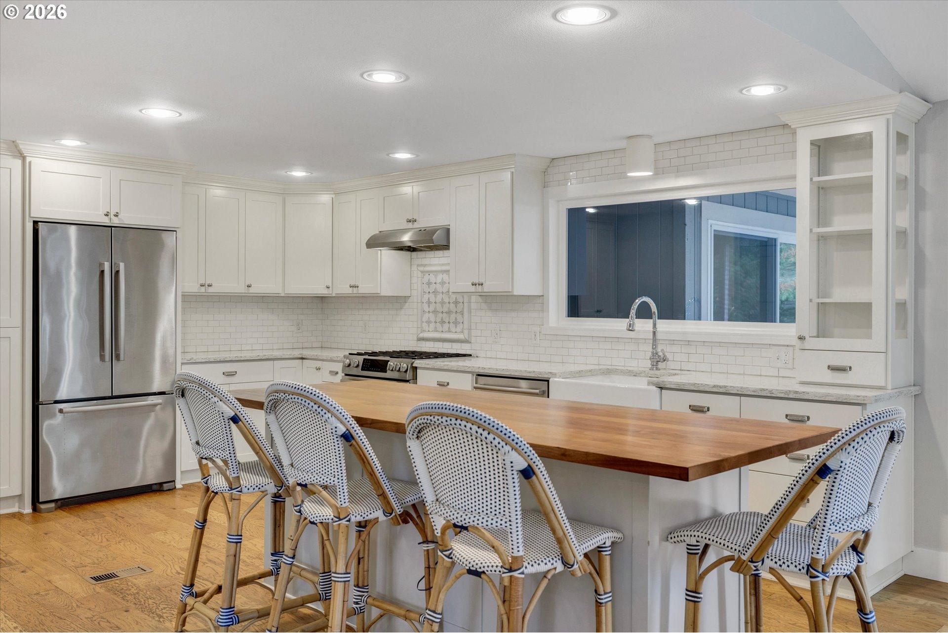 12653 Northeast Cedarbrook Road Aurora, OR 97002 - Photo 11 of 45 Kitchen