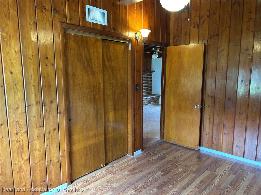 11 Mockingbird Road Lake Placid, FL 33852 - Photo 23 of 41 BEDROOM 2 WITH BATH NEARBY. SOLID TONGUE N GROOVE WOODEN PLANK WALLS AND CEILING. CEILING FAN WITH LIGHT.
