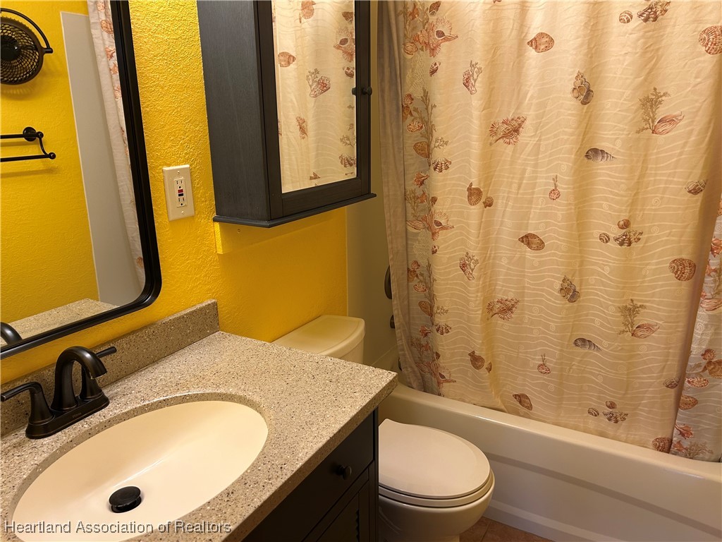 11 Mockingbird Road Lake Placid, FL 33852 - Photo 25 of 41 GUEST BATH