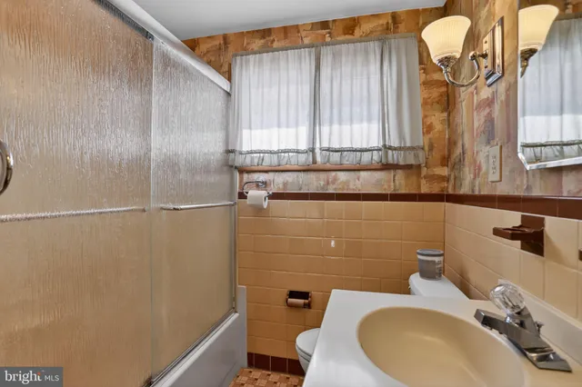 $425,000 | 537 Sherwood Lane, Hatboro, PA 19040