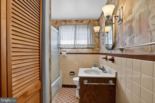 $425,000 | 537 Sherwood Lane, Hatboro, PA 19040