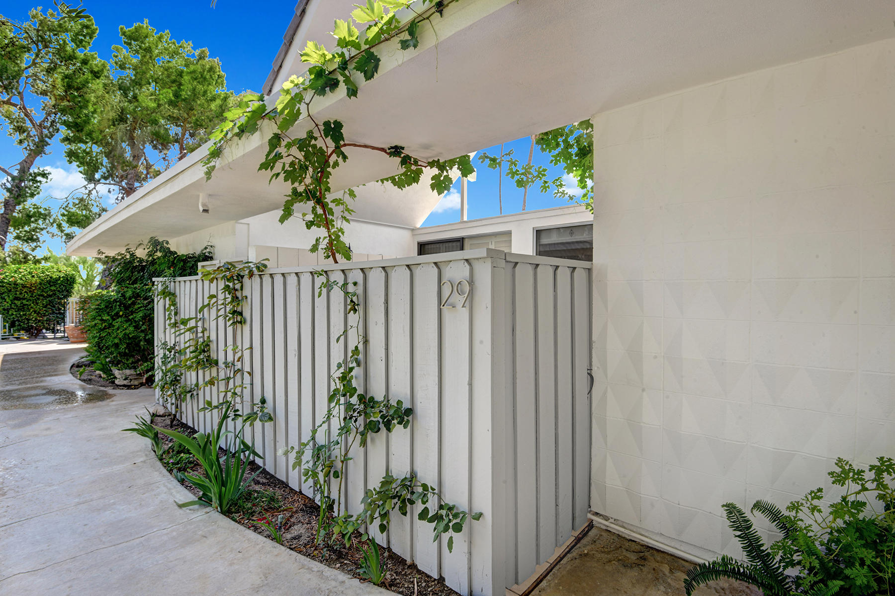 42379 Rancho Las Palmas Drive, Unit 29 Rancho Mirage, CA 92270 - Photo 19 of 24 a front view of a house with a garden
