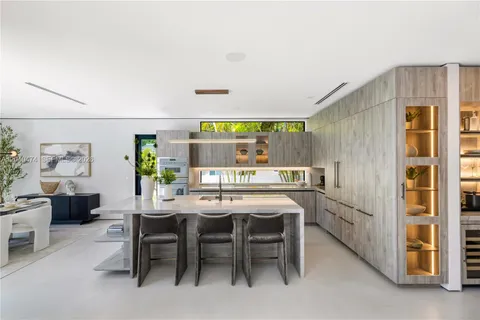 $4,700,000 | 1008 Northeast 114th Street, Biscayne Park, FL 33161