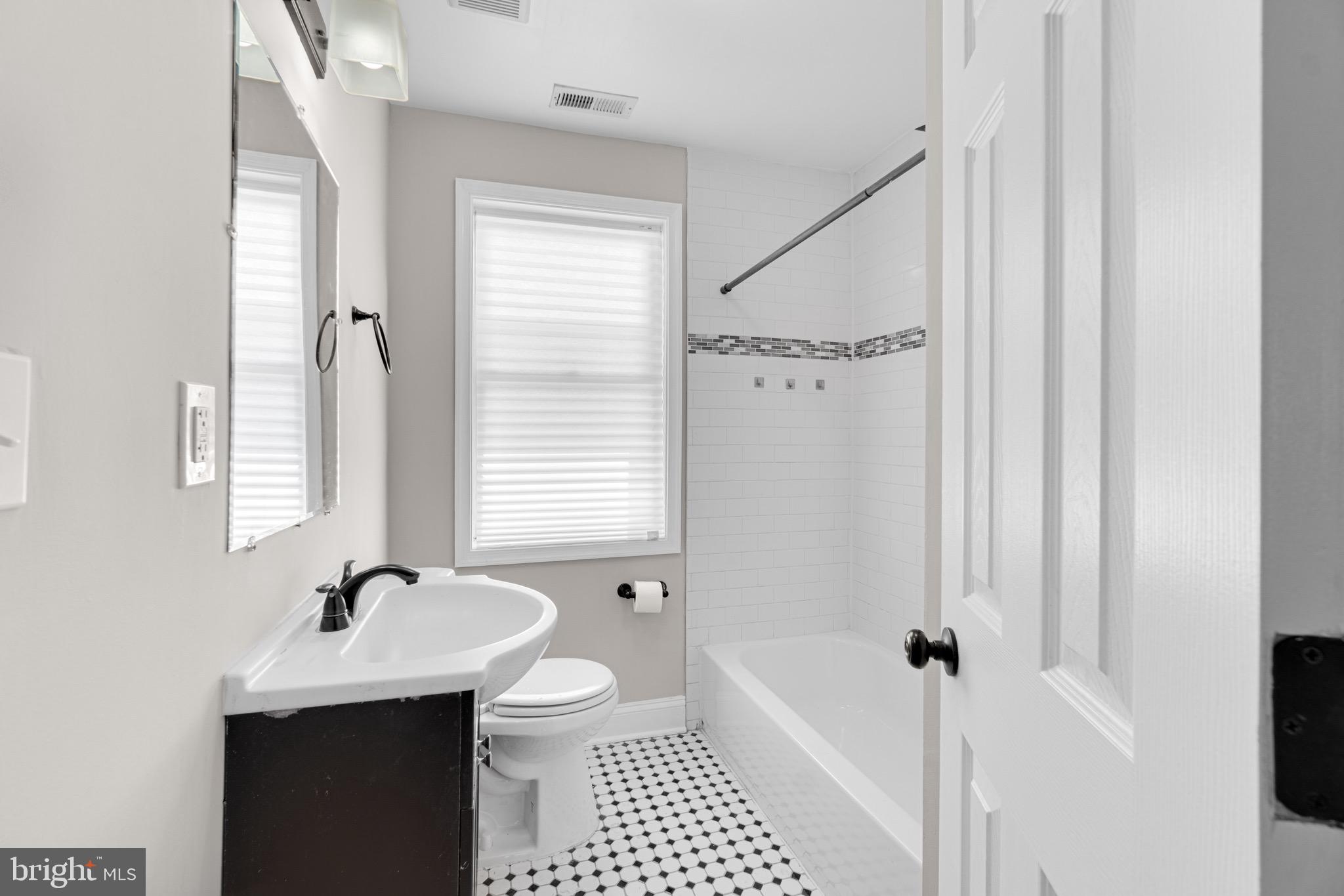 3904 Flowerton Road Baltimore, MD 21229 - Photo 18 of 29
