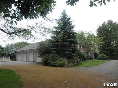 1880 Nottingham Road Allentown, PA 18103 - Photo 4 of 50 Gallery Image 4