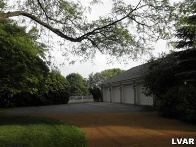 1880 Nottingham Road Allentown, PA 18103 - Photo 8 of 50 Gallery Image 8