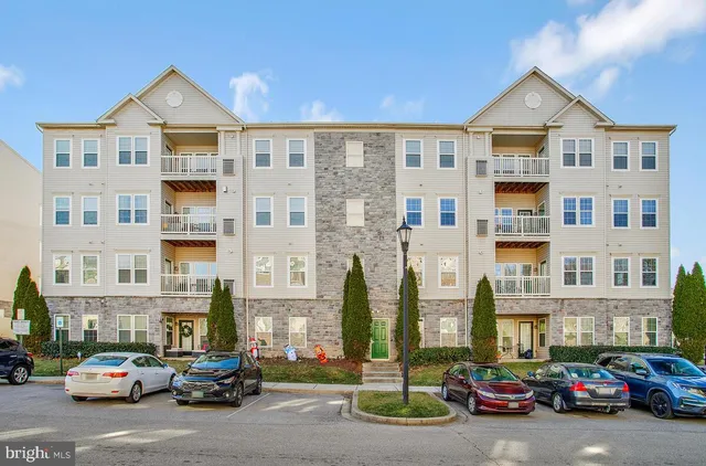 $212,500 | 5301 Wyndholme Circle, Unit 302, Baltimore, MD 21229