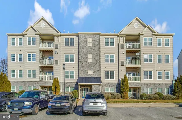 $212,500 | 5301 Wyndholme Circle, Unit 302, Baltimore, MD 21229
