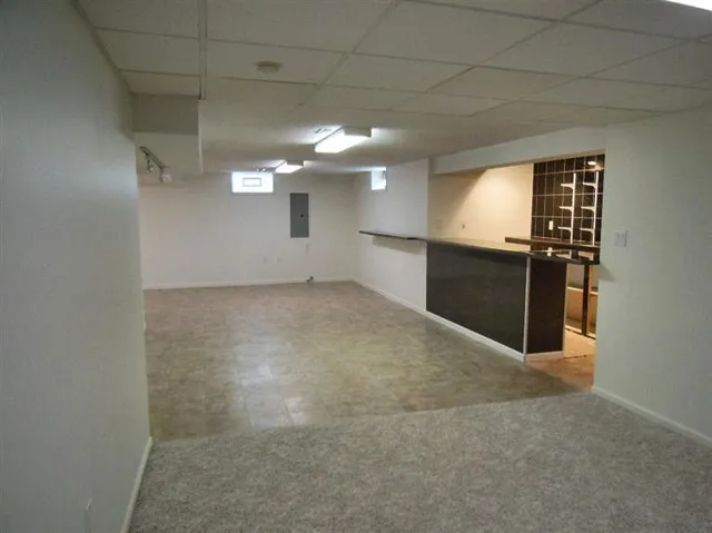 a view of a livingroom with a garage