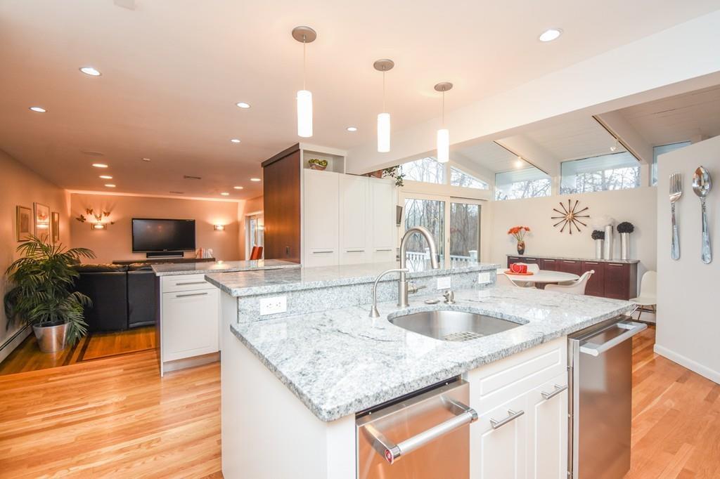 52 Damon Road Needham, MA 02494 - Photo 6 of 26